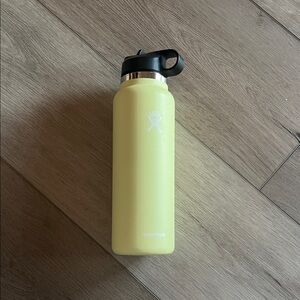 Hydro Flask Lemon Water Bottle with Black Lid